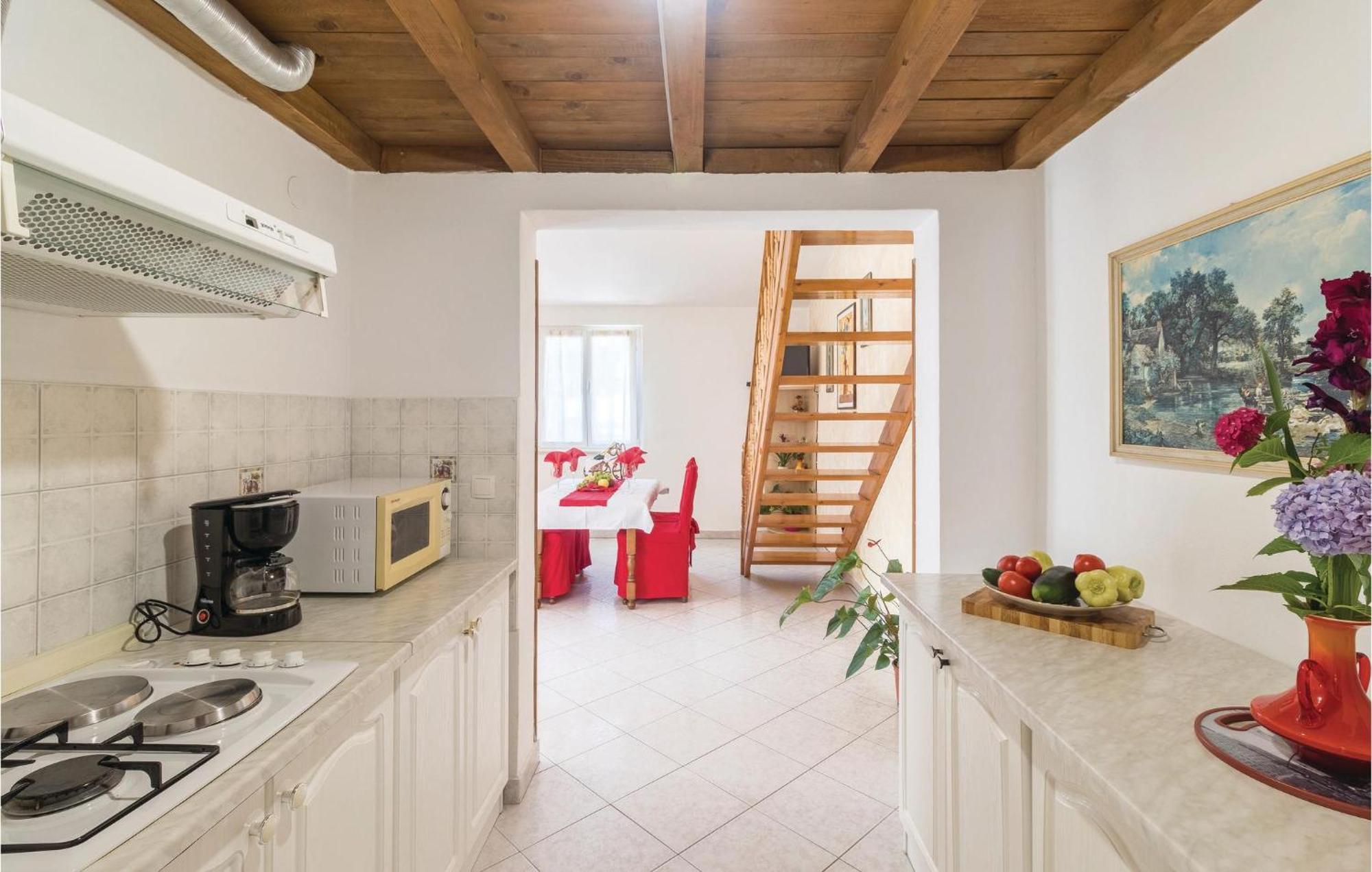 2 Bedroom Amazing Home In พูลา ภายนอก รูปภาพ