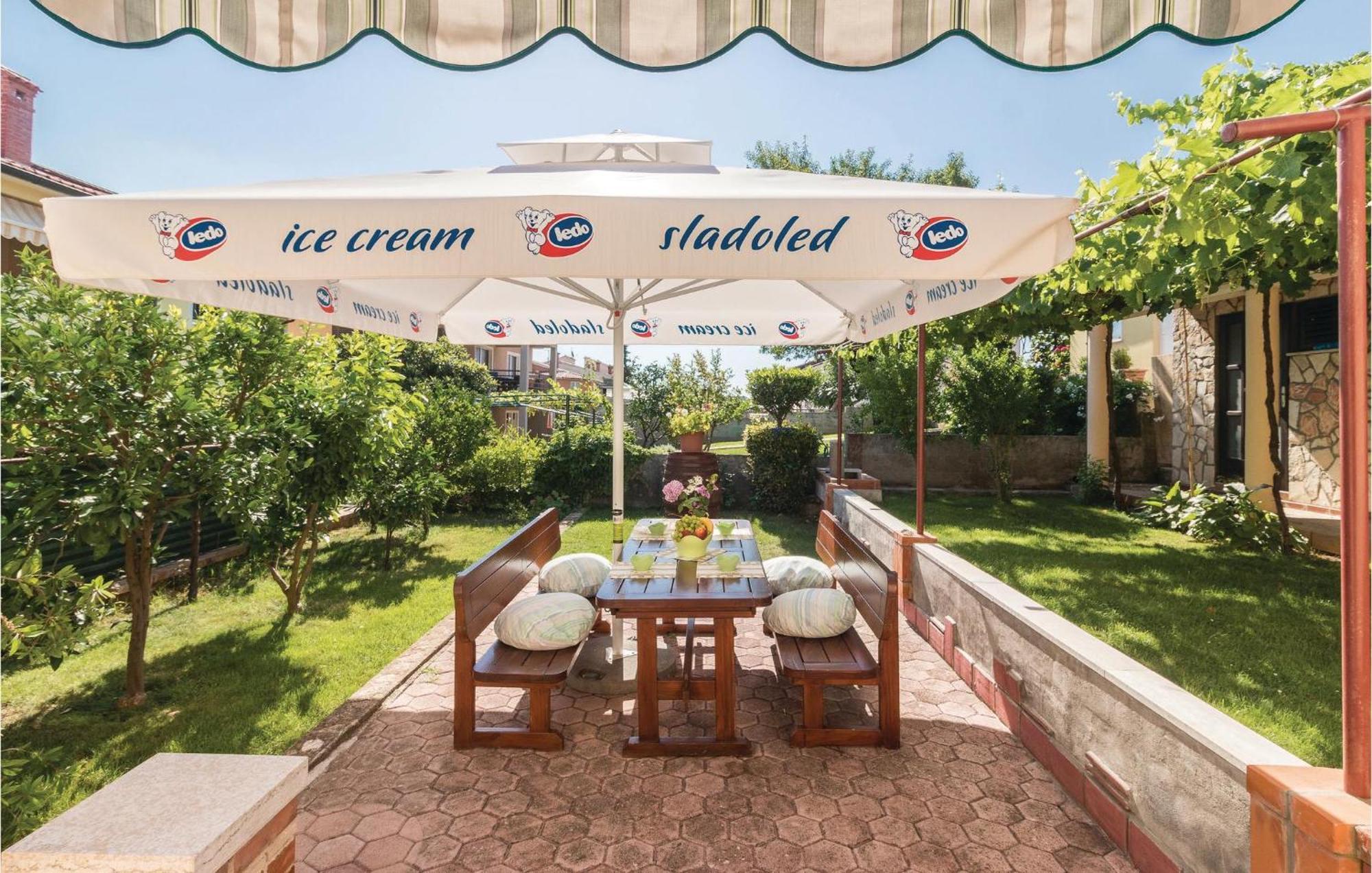 2 Bedroom Amazing Home In พูลา ภายนอก รูปภาพ